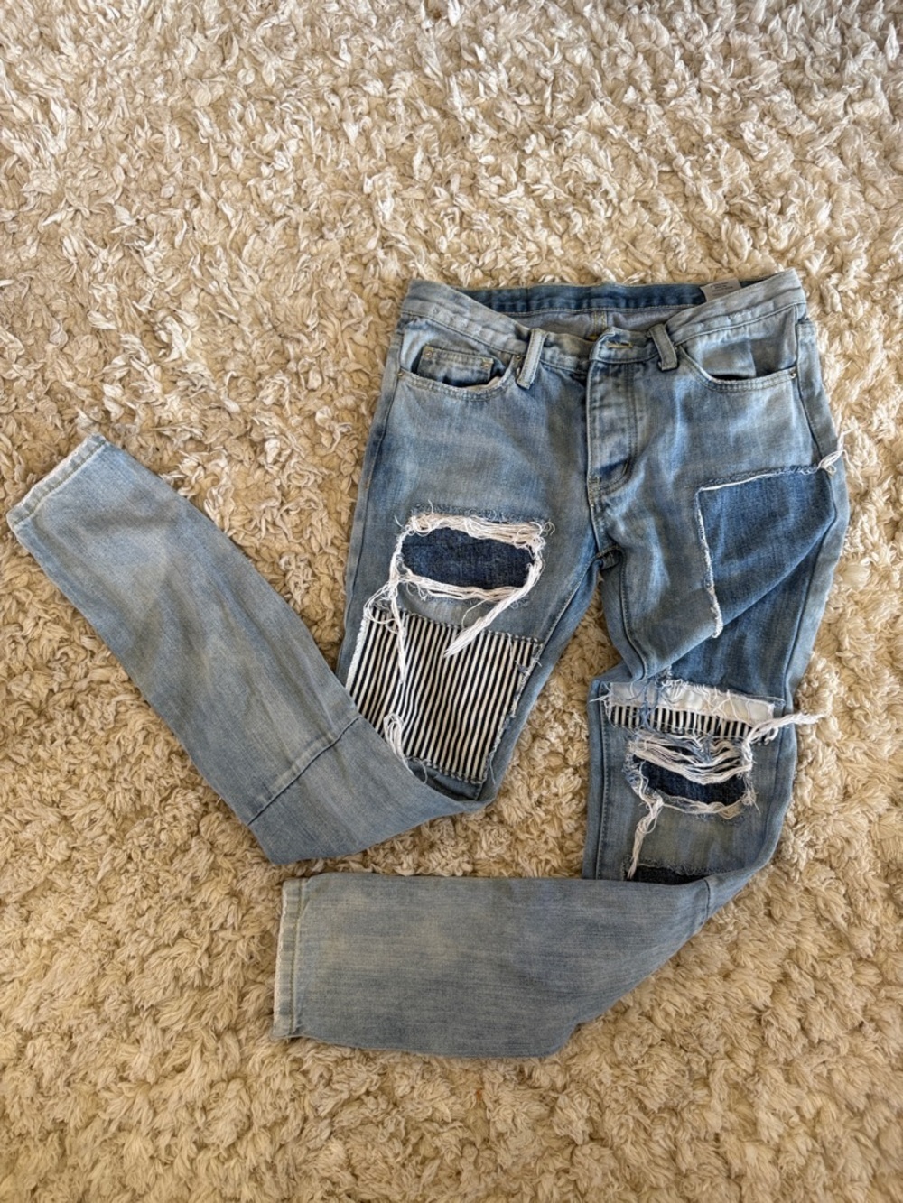 Perfectly distressed Light Patchwork Jeans size 29